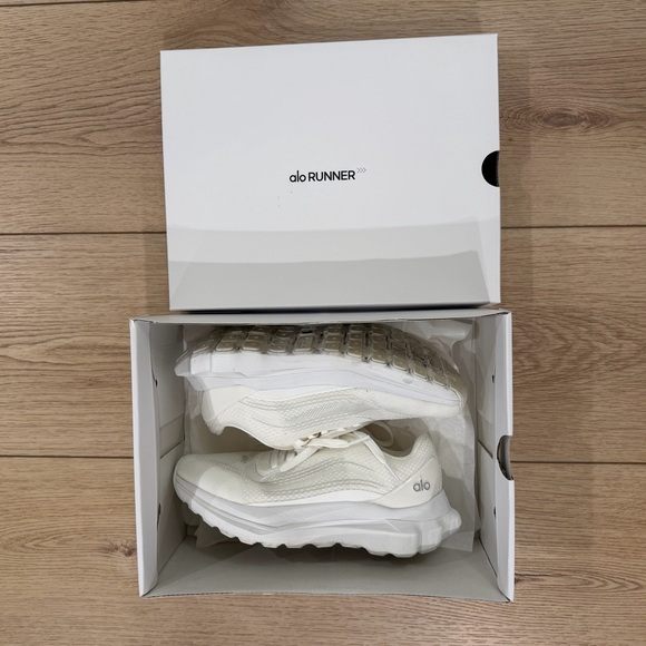 ALO Runner White Sneakers Womens Size 6.5 - Picture 3 of 16